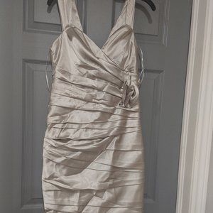 Le Chateau size 9/10 formal dress new without tags